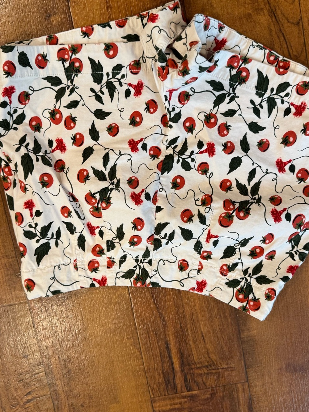Anthropologie Maeve White Shorts with Red Cherry Tomatoes Print Womens size 2 - Picture 5 of 5